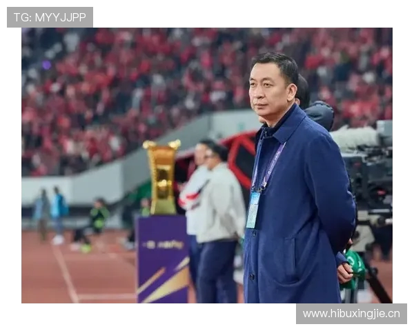 国安主帅解释半场换三人意图在于调整战术以扭转局势